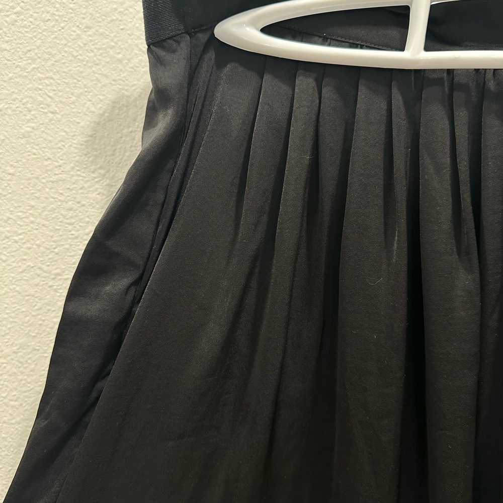Elegant Black Pleated Skirt elastic waist size small - Picture 2 of 4